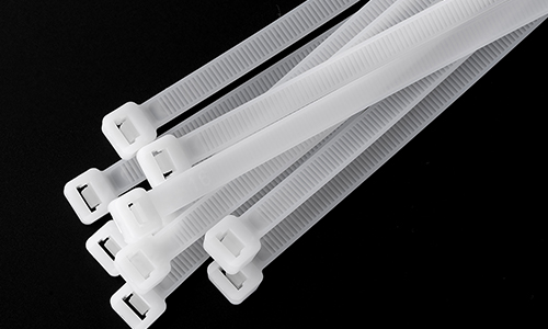 Solution to stains on plastic ties during production